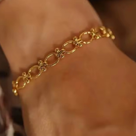 Modest Lu Jewelry - 18k Gold Plated Chain Link Classy Bracelet Brand New